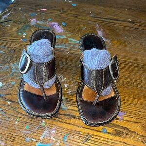 Born sandals